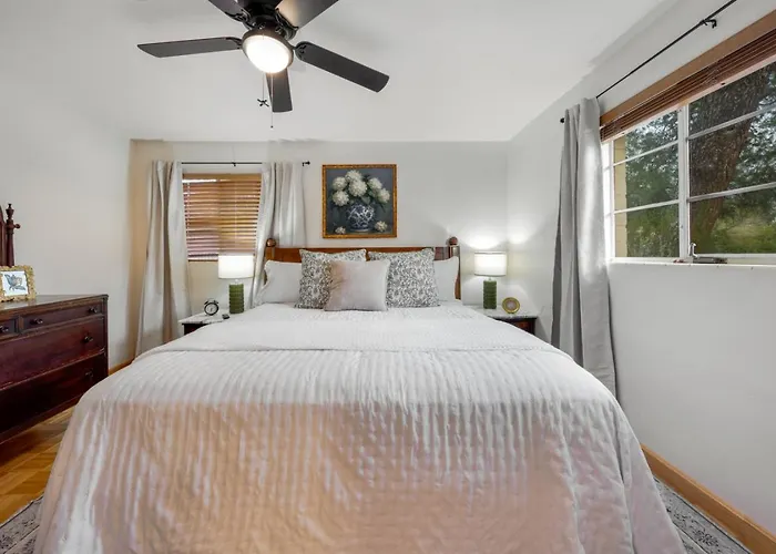 5 Min To Tmc, 3 Bedroom 2 Ba, Yard And Grill, Tucson