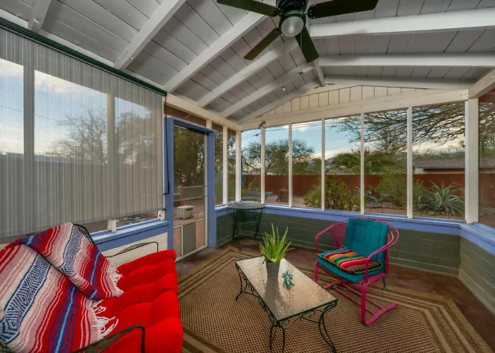 5 Min To Tmc, 3 Bedroom 2 Ba, Yard And Grill, Tucson