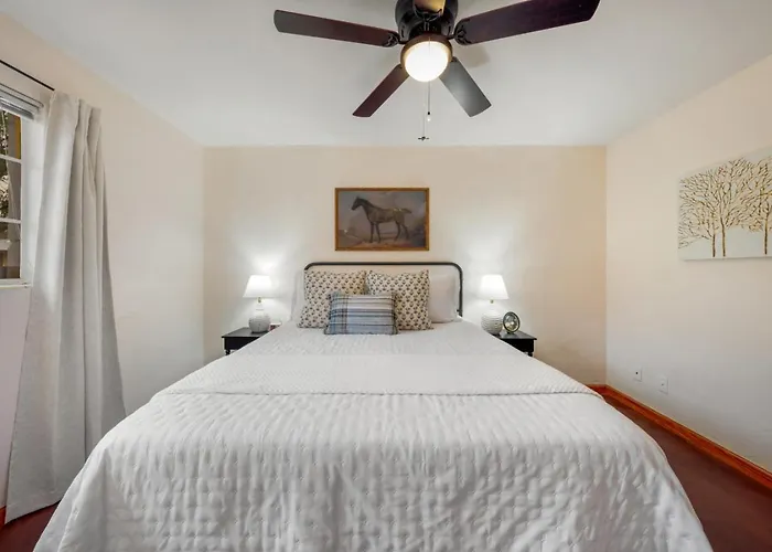 5 Min To Tmc, 3 Bedroom 2 Ba, Yard And Grill, * Tucson