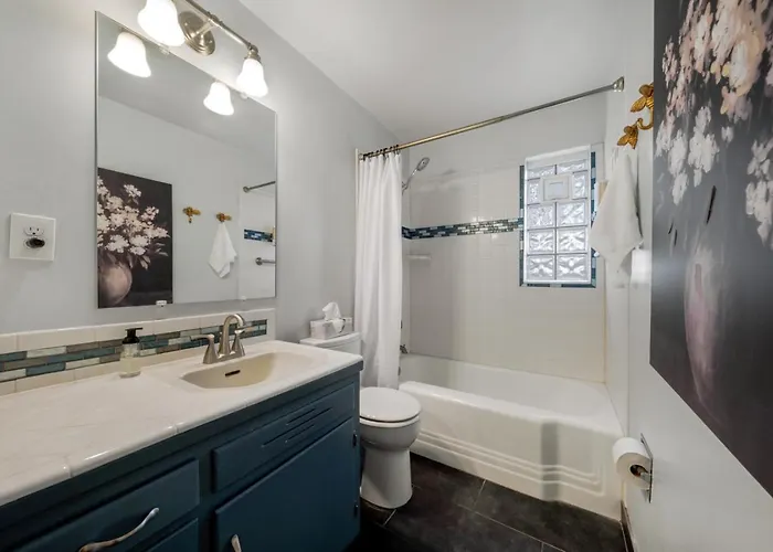 5 Min To Tmc, 3 Bedroom 2 Ba, Yard And Grill, * Tucson