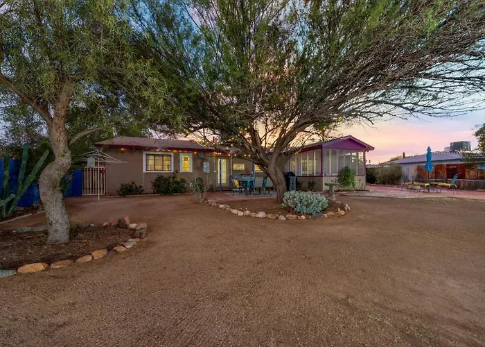 5 Min To Tmc, 3 Bedroom 2 Ba, Yard And Grill, *